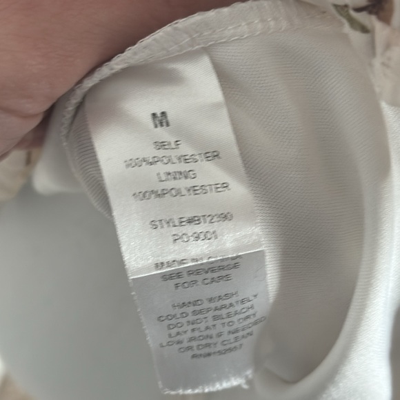 EUC BaeVely Floral Ruffle Blouse Size Medium - Picture 15 of 15